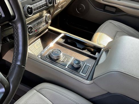 Used 2020 Ford Expedition Limited AWD/4WD image 18