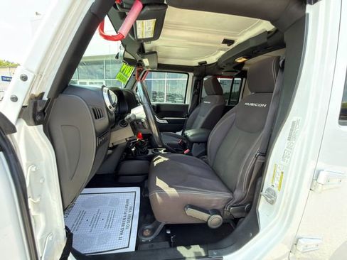 Used 2014 Jeep Wrangler Unlimited Rubicon w/ Connectivity Group AWD/4WD image 17