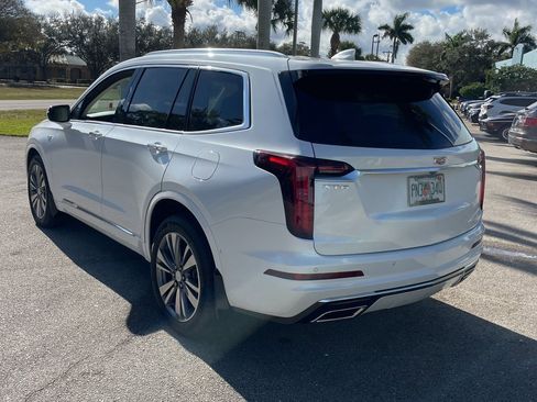 Used 2021 Cadillac XT6 Premium Luxury image 3
