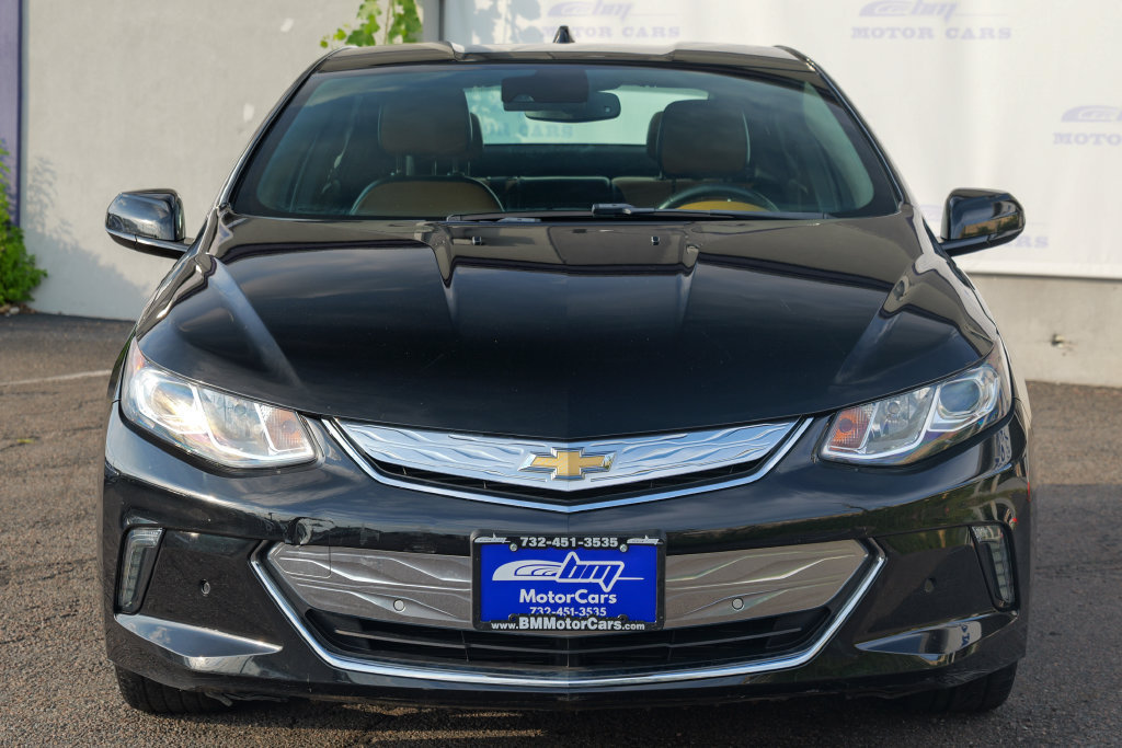 Used 2018 Chevrolet Volt Premier w/ Driver Confidence Package FWD image 2