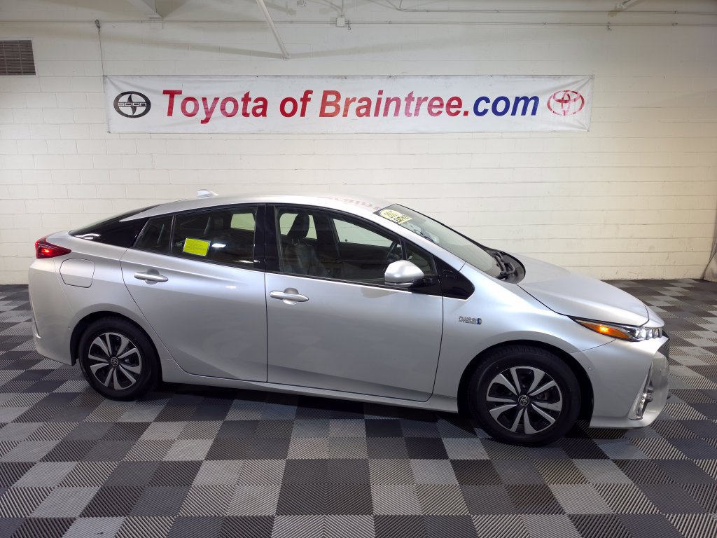 Certified 2017 Toyota Prius Prime Advanced FWD image 1