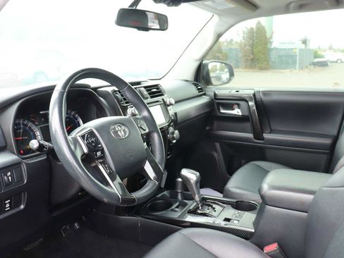 Used 2018 Toyota 4Runner TRD Off-Road Premium AWD/4WD image 10