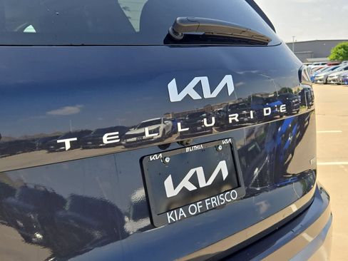 Used 2025 Kia Telluride SX image 11