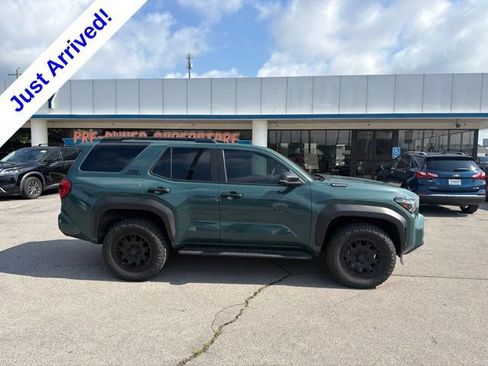 Used 2025 Toyota 4Runner TRD Off-Road Premium AWD/4WD image 2
