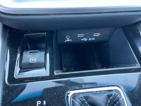 Used 2022 Subaru Outback Premium image 19