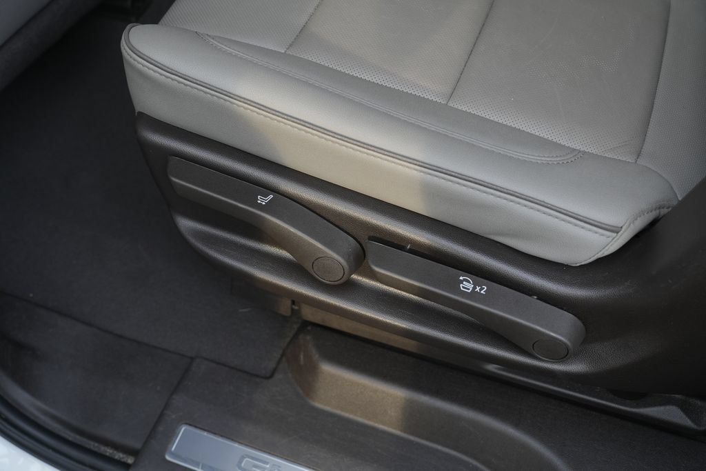 Used 2024 GMC Yukon SLT RWD image 27