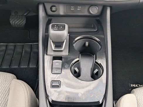 Used 2025 Nissan Rogue SV FWD image 18