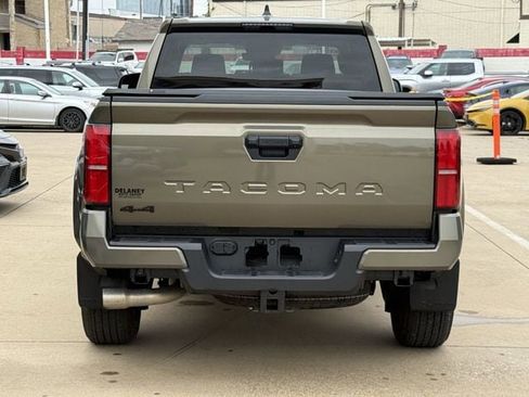 Used 2025 Toyota Tacoma TRD Sport AWD/4WD image 5