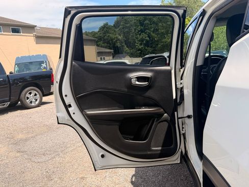 Used 2019 Jeep Compass Limited AWD/4WD image 19