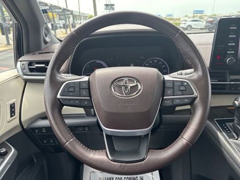 Used 2021 Toyota Sienna Platinum AWD/4WD image 13