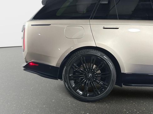Used 2023 Land Rover Range Rover Autobiography AWD/4WD image 6