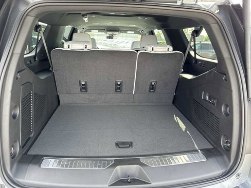 New 2025 Chevrolet Suburban Premier image 25