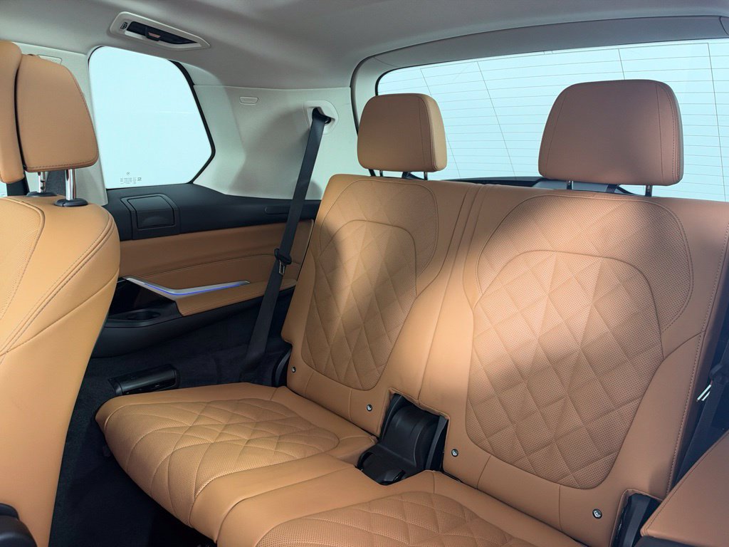 Used 2024 BMW X7 xDrive40i AWD/4WD image 15
