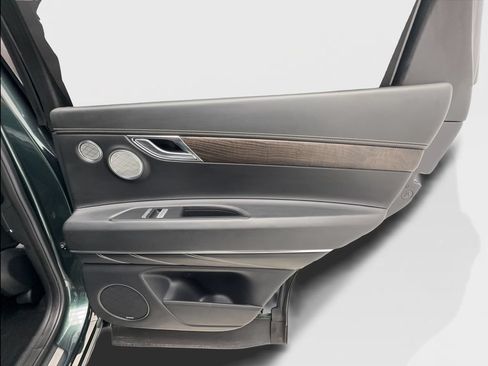 Used 2022 Genesis GV80 2.5T w/ Prestige Package 04 AWD/4WD image 30