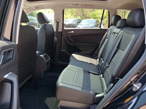 Used 2019 Volkswagen Tiguan SE w/ Panoramic Sunroof Package AWD/4WD image 10