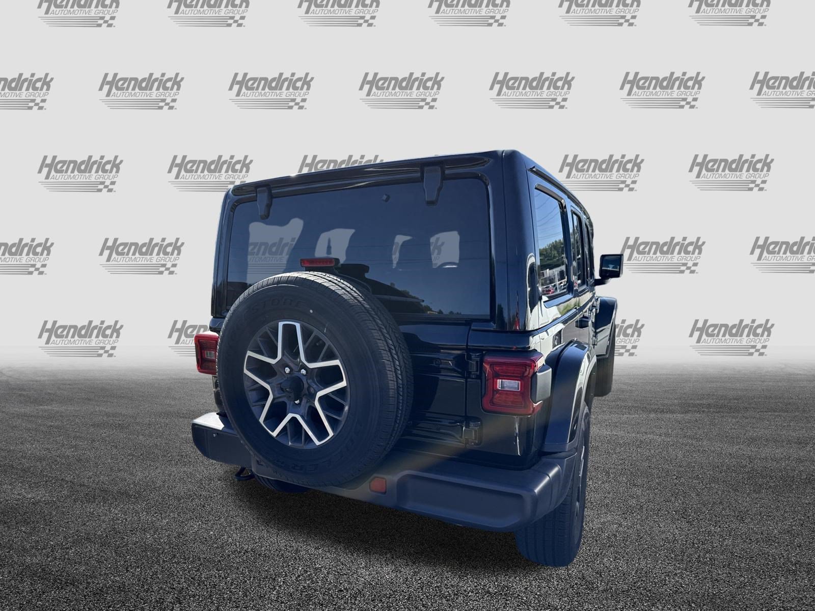 Used 2025 Jeep Wrangler Unlimited Sahara AWD/4WD image 11