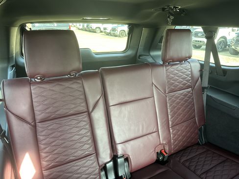 Certified 2026 Cadillac Escalade ESV Luxury w/ LPO, Radiant Package AWD/4WD image 18