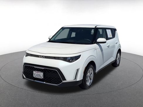 Used 2025 Kia Soul LX w/ LX Technology Package FWD image 7