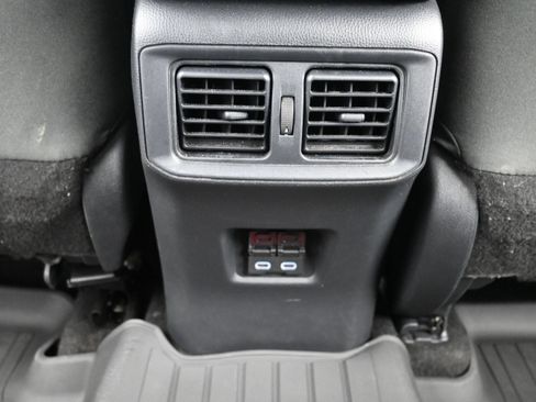Used 2025 Toyota RAV4 XLE FWD image 18