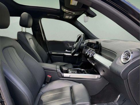 Used 2023 Mercedes-Benz GLB 250 4MATIC image 32
