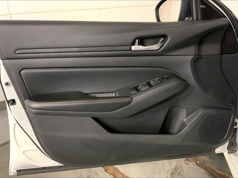 Used 2025 Nissan Altima 2.5 SV FWD image 24