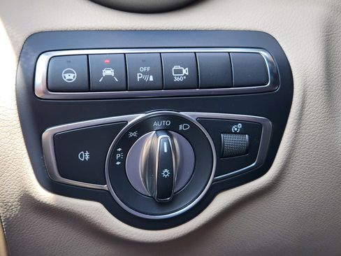 Used 2018 Mercedes-Benz GLC 300 4MATIC image 23