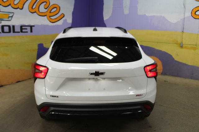 Used 2024 Chevrolet Trax RS w/ Sunroof Package FWD image 7