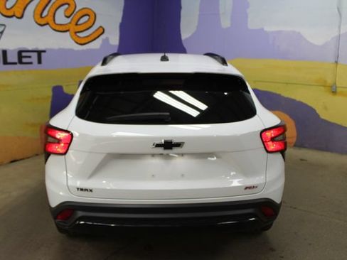 Used 2024 Chevrolet Trax RS w/ Sunroof Package FWD image 7