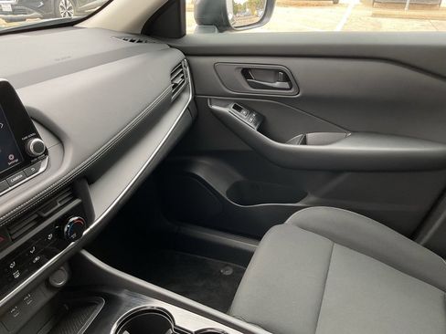 Used 2025 Nissan Rogue S image 34