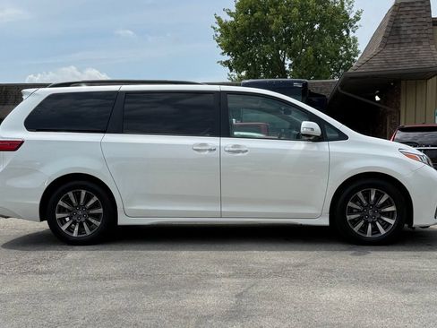 Used 2018 Toyota Sienna Limited Premium FWD image 6