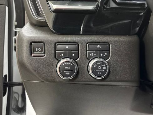 Used 2025 GMC Sierra 2500 SLE w/ SLE Value Package; AWD/4WD image 12