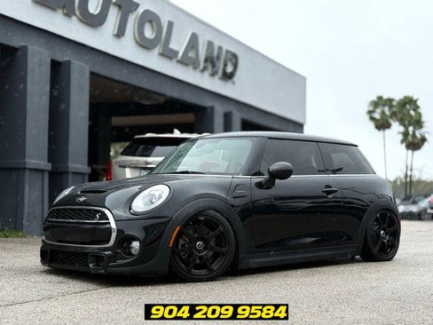 Used 2017 MINI Cooper S FWD image 1