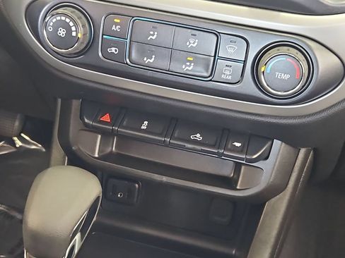 Used 2022 Chevrolet Colorado LT w/ LT Convenience Package AWD/4WD image 33