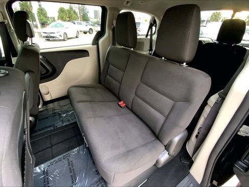 Used 2020 Dodge Grand Caravan SE w/ UConnect Hands-Free Group image 21
