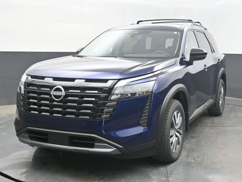 New 2026 Nissan Pathfinder SL FWD image 3