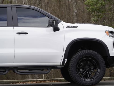 Used 2025 Chevrolet Silverado 1500 LT Trail Boss w/ LT Trail Boss Premium Package AWD/4WD image 6
