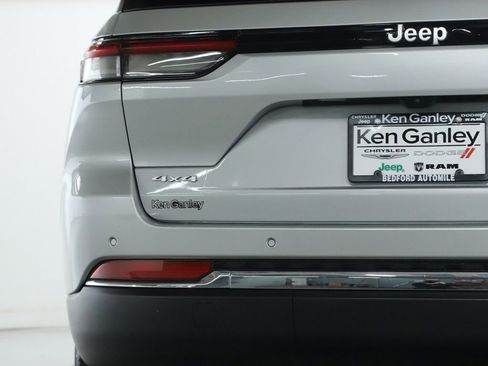 Used 2025 Jeep Grand Cherokee Laredo X image 43