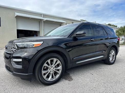 Used 2021 Ford Explorer Limited w/ Equipment Group 301A RWD image 2
