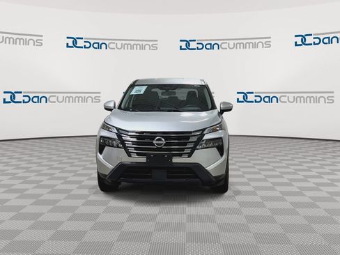 Used 2024 Nissan Rogue SV AWD/4WD image 4