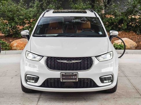 New 2026 Chrysler Pacifica Pinnacle image 2