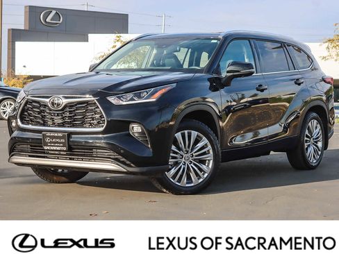 Used 2024 Toyota Highlander Platinum image 1