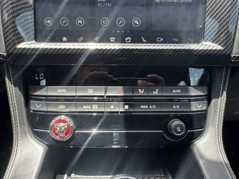 Used 2019 Jaguar F-PACE SVR image 33