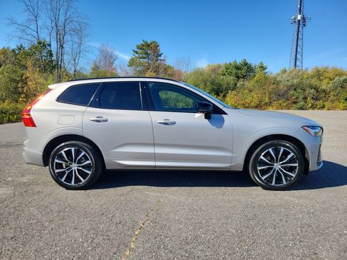 Used 2024 Volvo XC60 B5 Plus image 8