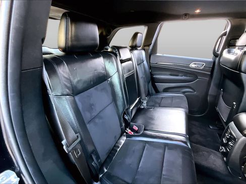 Used 2018 Jeep Grand Cherokee Altitude RWD image 19