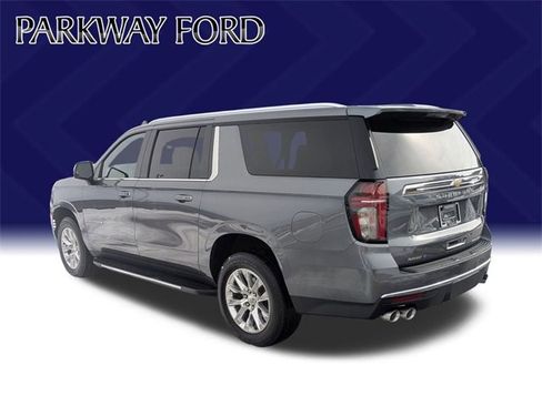 Used 2021 Chevrolet Suburban Premier w/ Premium Package image 7