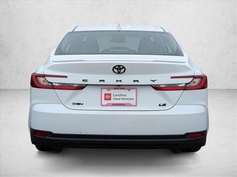 Used 2025 Toyota Camry LE image 7