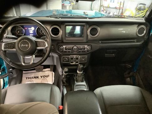Certified 2019 Jeep Wrangler Unlimited Sahara AWD/4WD image 18