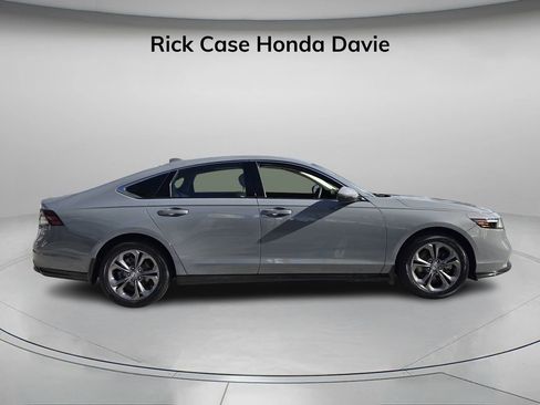 Certified 2025 Honda Accord EX-L image 3