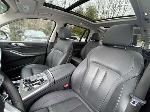 Certified 2022 BMW X7 xDrive40i w/ Premium Package image 9