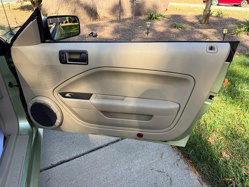 Used 2005 Ford Mustang GT Premium image 51